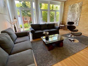 Unclassified image, 3 of 28, button