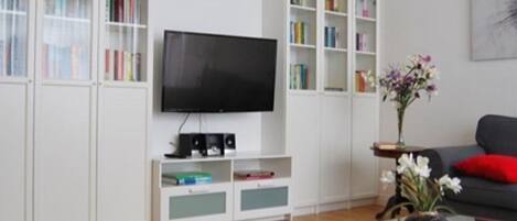 TV, table tennis, stereo