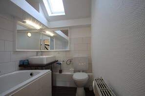 Unclassified image, 2 of 13, button - 5090 - Himmelsleiter - 5090 - "Himmelsleiter" - Memelstraße 22 (Dahme)