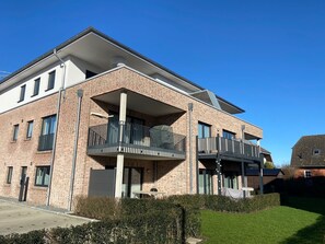 Unclassified image, 3 of 16, button