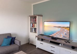 TV, table tennis, stereo