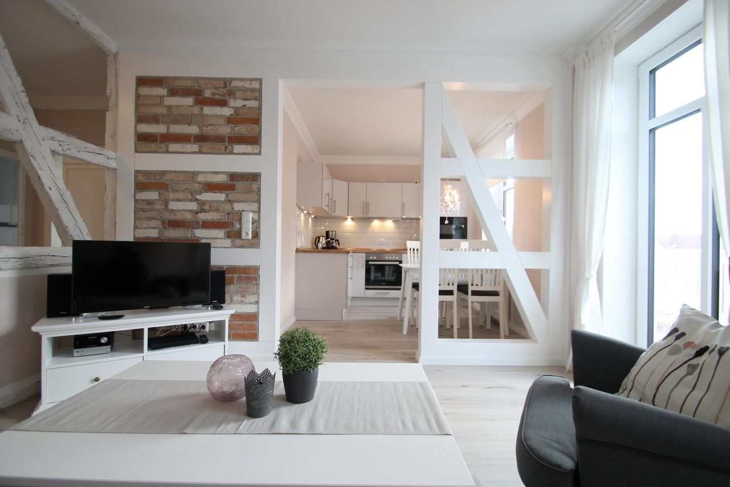 Fernseher, Tischtennisplatte