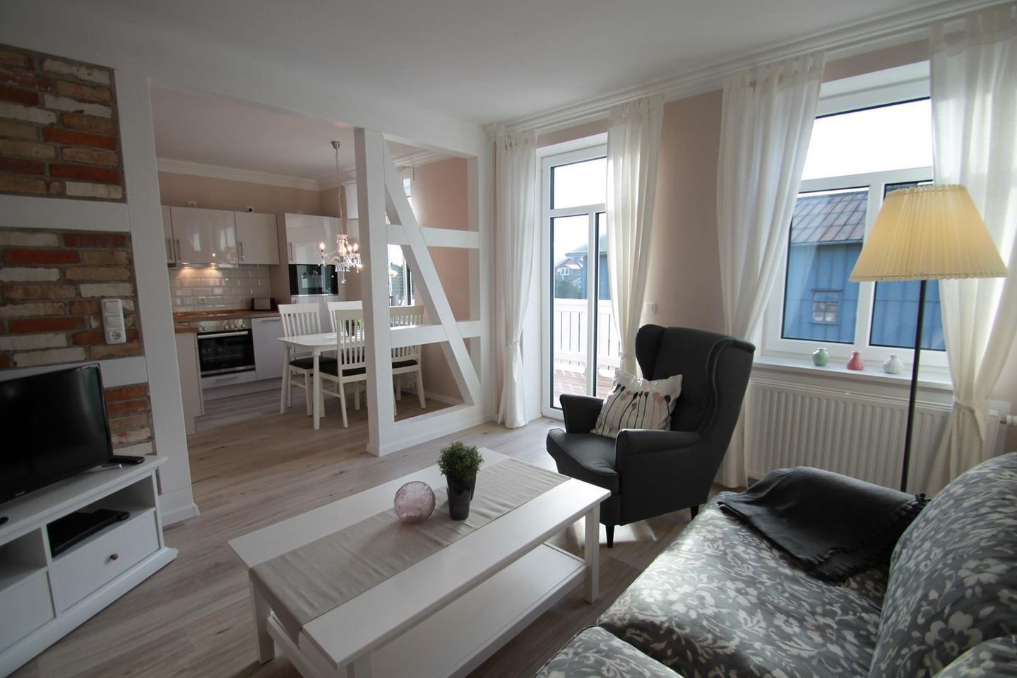 Fernseher, Tischtennisplatte