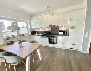 Unclassified image, 2 of 16, button