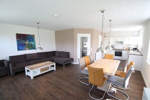 Unclassified image, 2 of 17, button