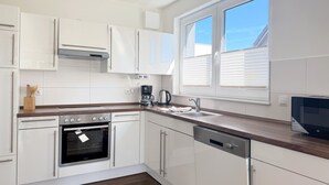 Coffee/tea maker, fridge, microwave, oven
