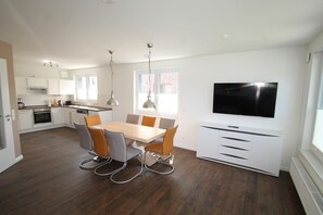 Unclassified image, 5 of 17, button