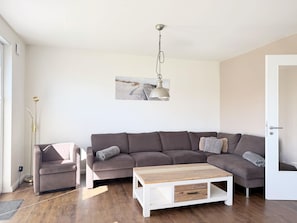 TV, mesa de pingue-pongue, aparelho de som
