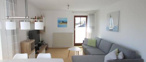 TV, DVD player, table tennis, stereo