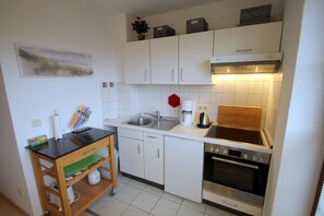 Réfrigérateur, four, plaque de cuisson, cafetière/bouilloire
