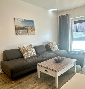 TV, mesa de pingue-pongue, aparelho de som