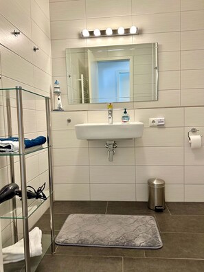 Unclassified image, 5 of 16, button