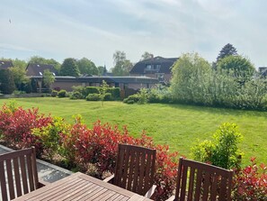 Outdoor dining - 1016 - Haus am Deich WG 1 - Haus am Deich Apartment 1 (Dahme)