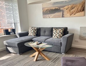 Télévision, table de tennis de table, chaîne hi-fi