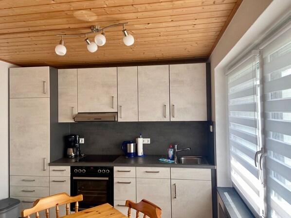 Frigorífic, forn, placa de cuina i rentaplats