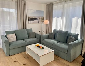 TV, mesa de pingue-pongue, aparelho de som
