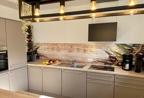 Fridge, oven, dishwasher, coffee/tea maker