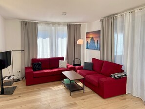 Tv, dvd-afspiller, bordtennisbord, stereoanlæg
