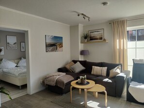 TV, table tennis, stereo