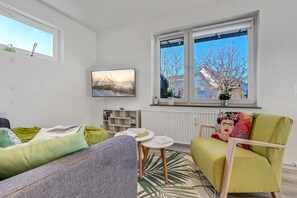 Fernseher, Tischtennisplatte