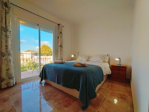 2 makuuhuonetta, silitysrauta/-lauta, Wi-Fi, vuodevaatteet