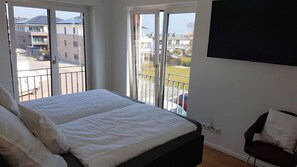 3 bedrooms, iron/ironing board, WiFi