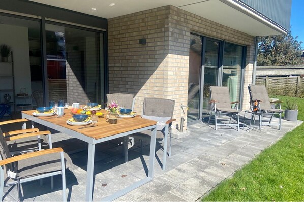 Unclassified image, 1 of 24, button