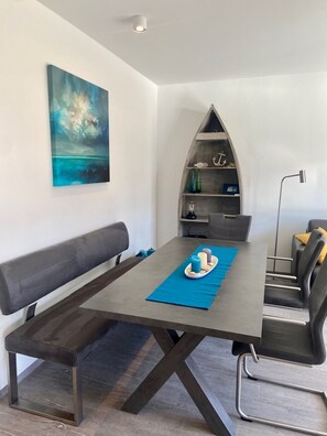 Unclassified image, 2 of 24, button