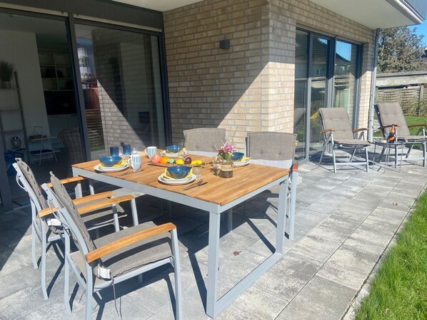 Unclassified image, 1 of 24, button