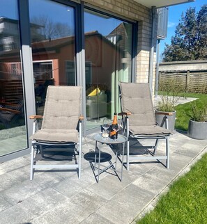 Unclassified image, 2 of 24, button