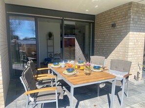 Unclassified image, 3 of 24, button