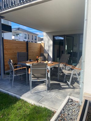 Unclassified image, 3 of 25, button