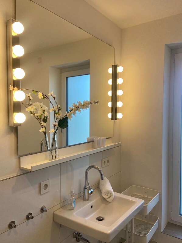 Unclassified image, 1 of 25, button