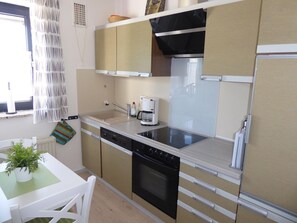 Refrigerador, horno, parrilla de estufa y lavavajillas 