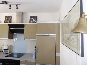 Refrigerador, horno, parrilla de estufa y lavavajillas 