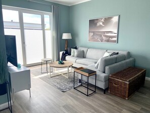 TV, table tennis, stereo