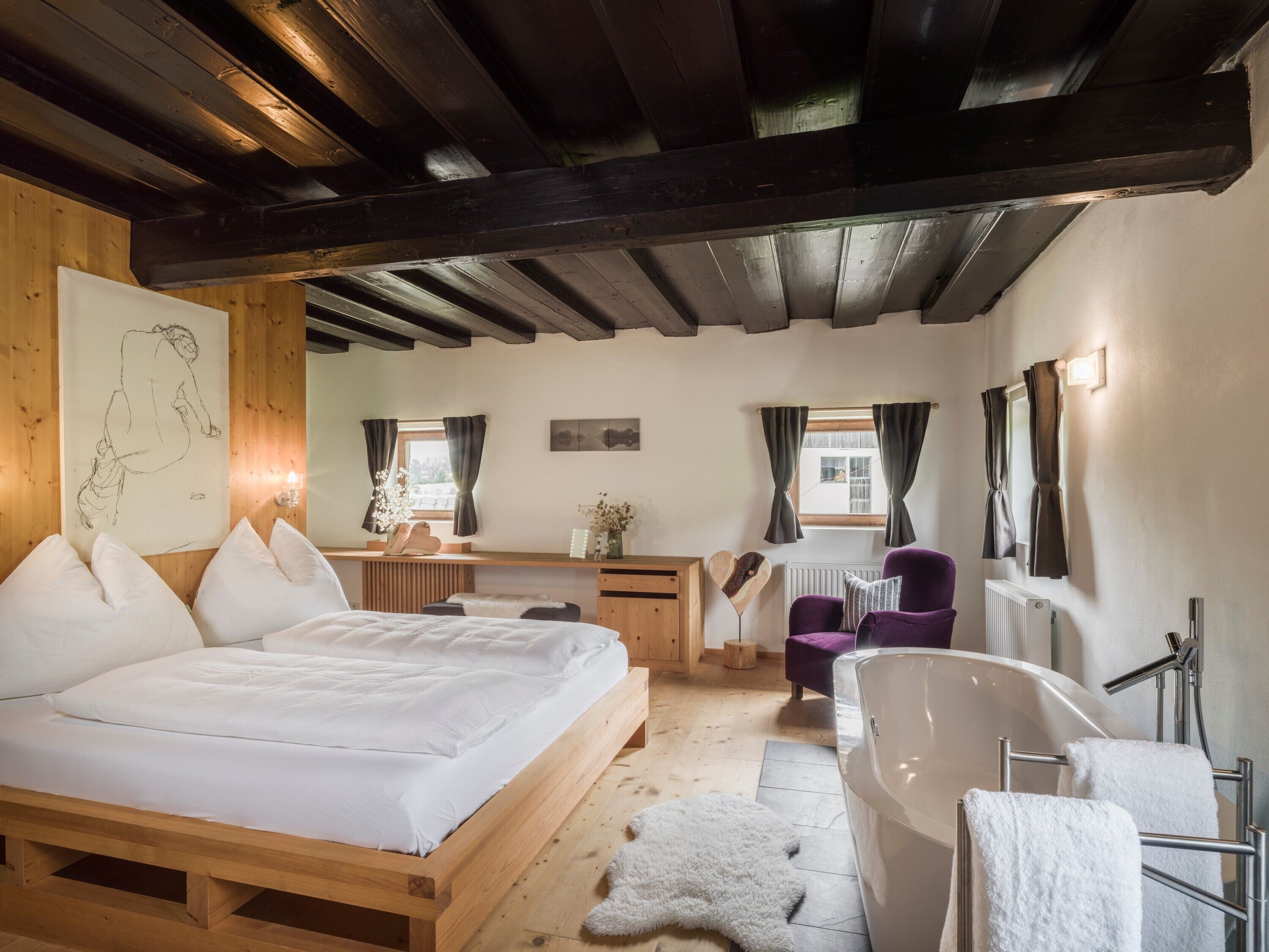 6 bedrooms, iron/ironing board, free WiFi, bed sheets