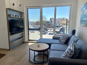 TV, bordtennis og stereoanlegg