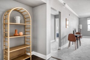 Interior - Sunny Santana Row 1BR w/ Pool & Gym, 10 mins to Google, by Blueground (San Jose)