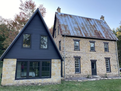 Brisbane House: Historic Stone House & Adjoining "Summer Kitchen" Bedrooms