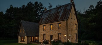 Brisbane House: Historic Stone House & Adjoining "Summer Kitchen" Bedrooms