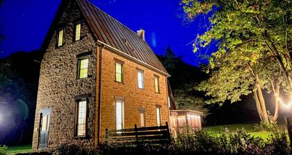 Brisbane House: Historic Stone House & Adjoining "Summer Kitchen" Bedrooms