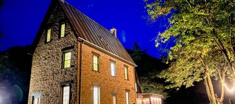 Brisbane House: Historic Stone House & Adjoining "Summer Kitchen" Bedrooms