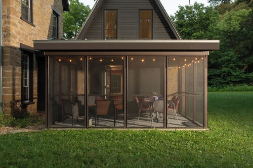 Brisbane House: Historic Stone House & Adjoining "Summer Kitchen" Bedrooms