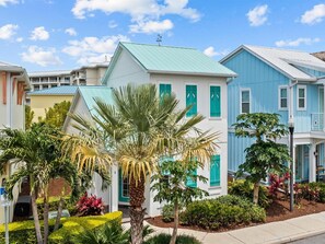 Exterior - Rare Margaritaville 2BD Hot Tub Model Cottage "Some Beach House" near Disney (Kissimmee)