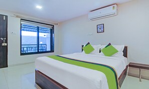 Deluxe Double Room | Desk, iron/ironing board - Treebo Berry Hill Venna Lake, 3 Km From City Center (Mahabaleshwar)