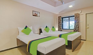 Desk, iron/ironing board - Treebo Berry Hill Venna Lake, 3 Km From City Center (Mahabaleshwar)