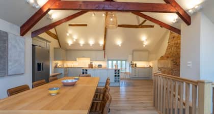 Apple Loft - Beautiful Somerset cottage, sleeps 13 guests in 6 bedrooms