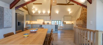 Apple Loft - Beautiful Somerset cottage, sleeps 13 guests in 6 bedrooms