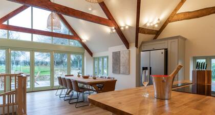 Apple Loft - Beautiful Somerset cottage, sleeps 13 guests in 6 bedrooms